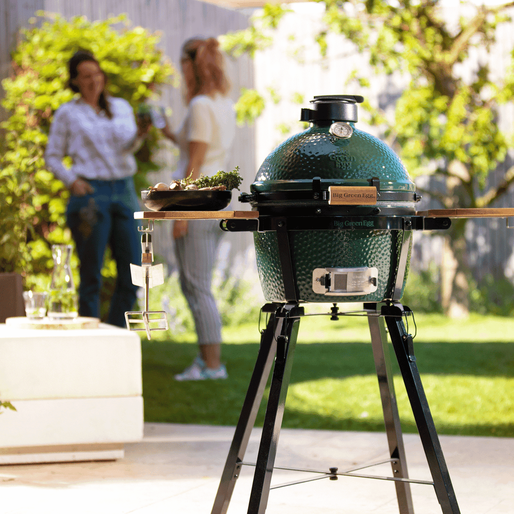 MiniMax Big Green Egg with Nest and Acacia Mates Package