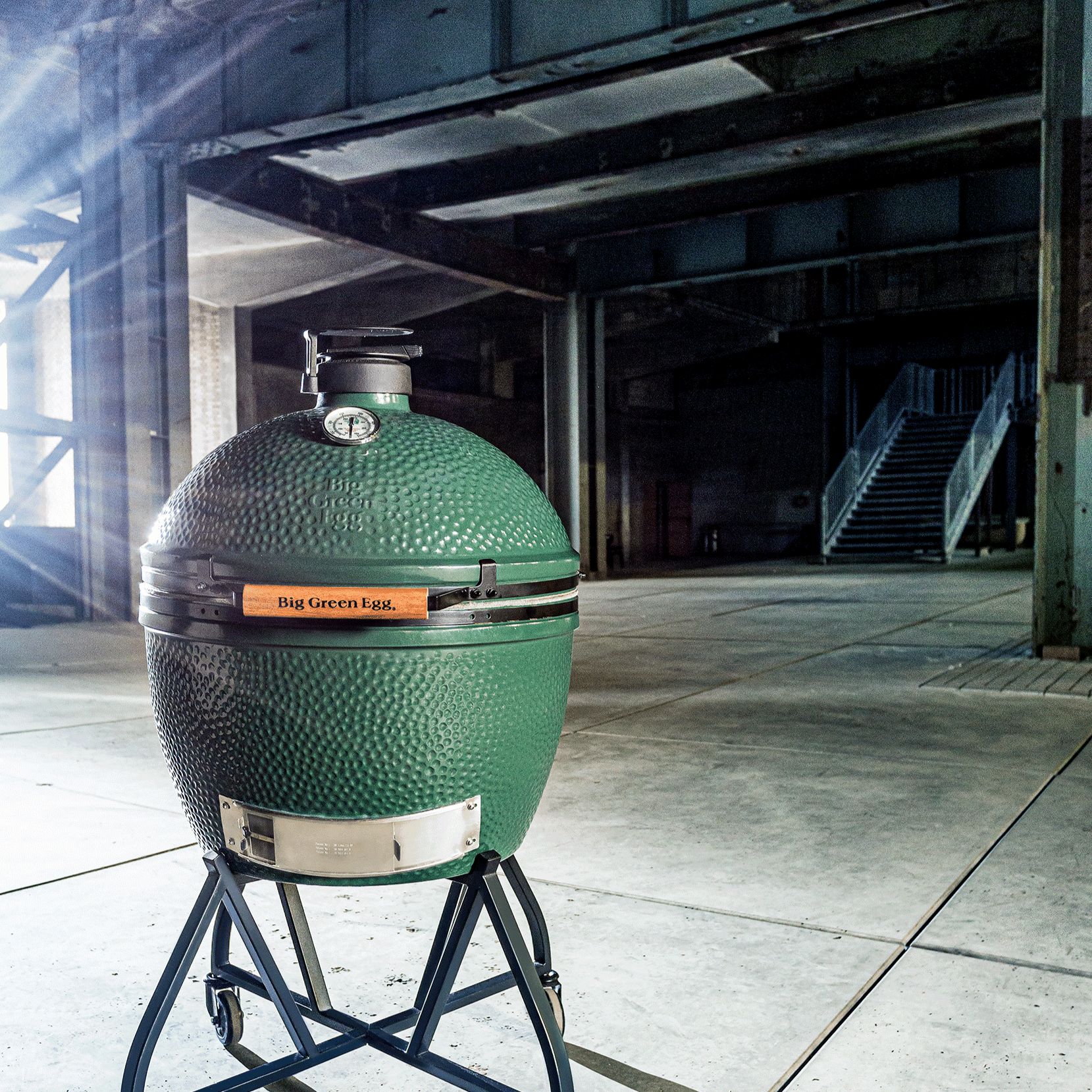 2XL Big Green Egg in an intEGGrated Nest+Handler Package